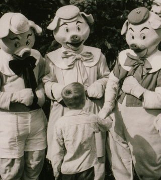 Illustration for article titled Vintage Disneyland character costumes were the fabric of nightmares
